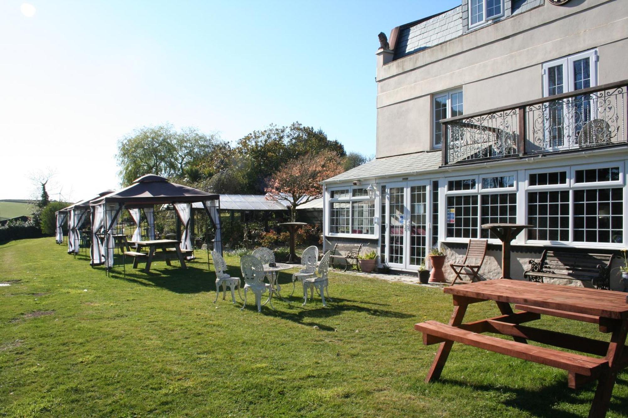 Great Trethew Manor Hotel & Self Catering Lodges Liskeard Exterior photo