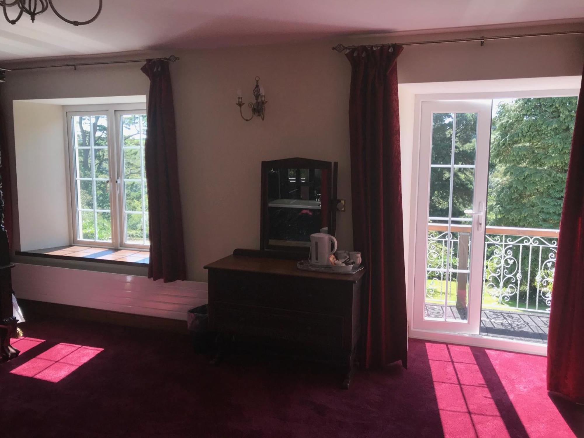 Great Trethew Manor Hotel & Self Catering Lodges Liskeard Room photo