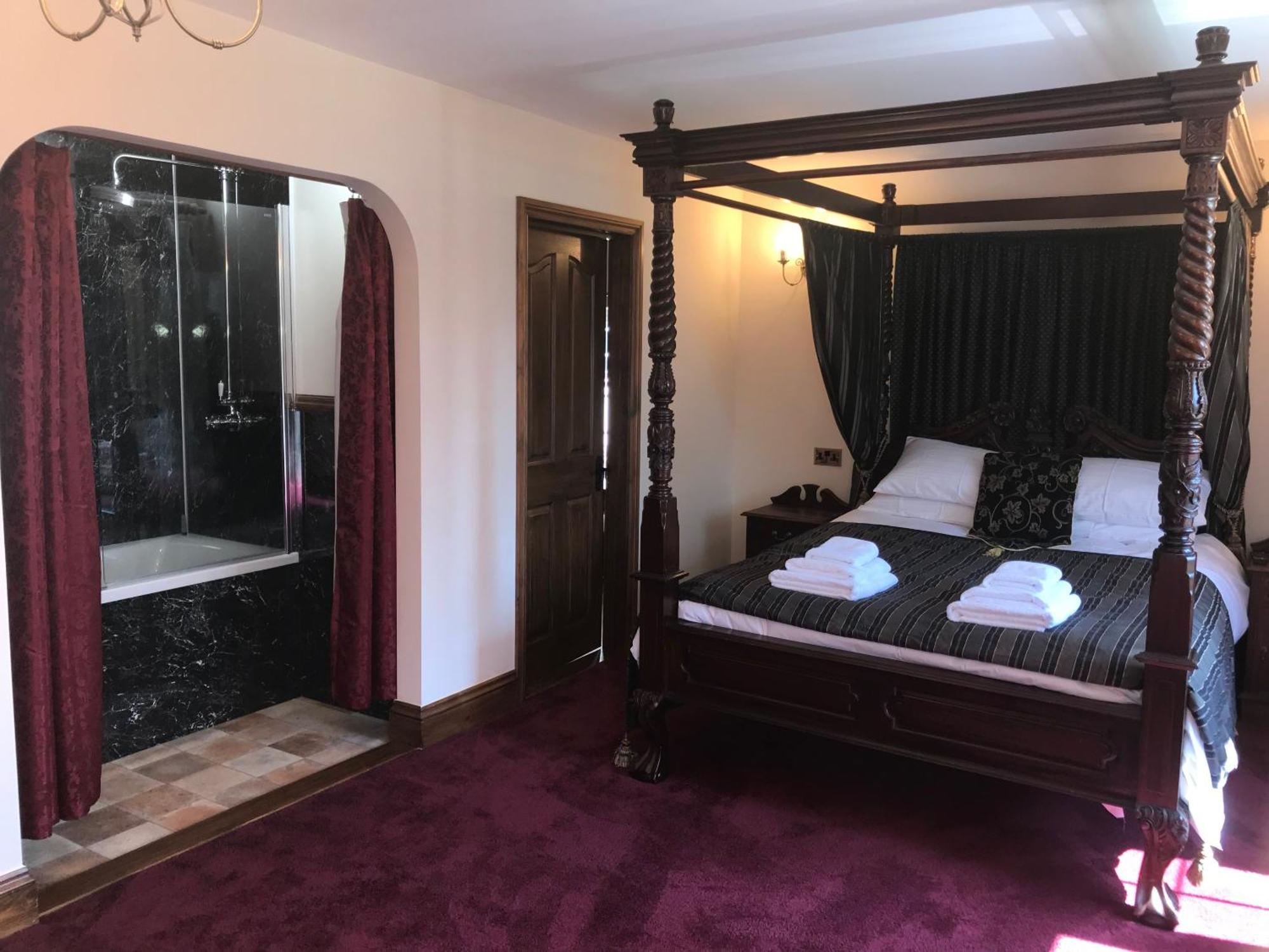 Great Trethew Manor Hotel & Self Catering Lodges Liskeard Room photo