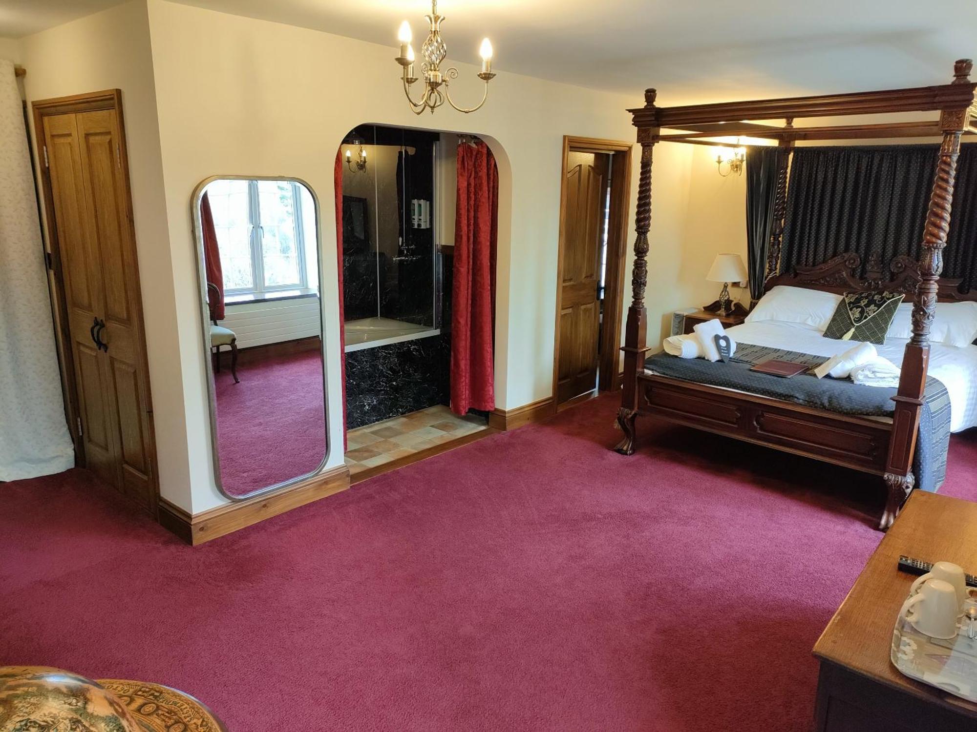 Great Trethew Manor Hotel & Self Catering Lodges Liskeard Room photo