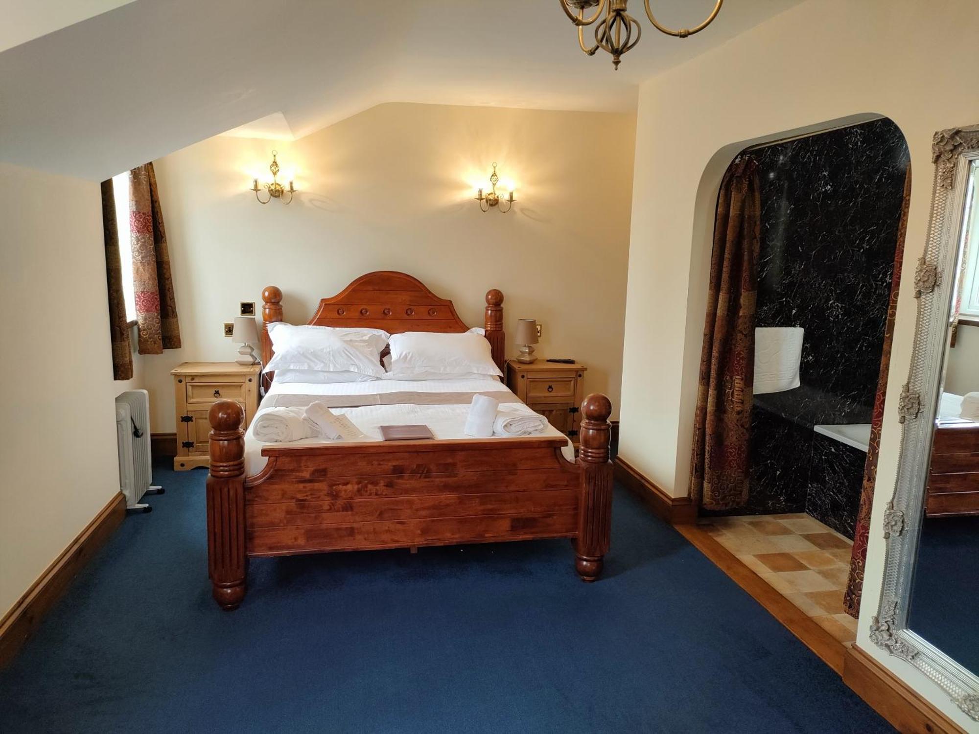 Great Trethew Manor Hotel & Self Catering Lodges Liskeard Room photo